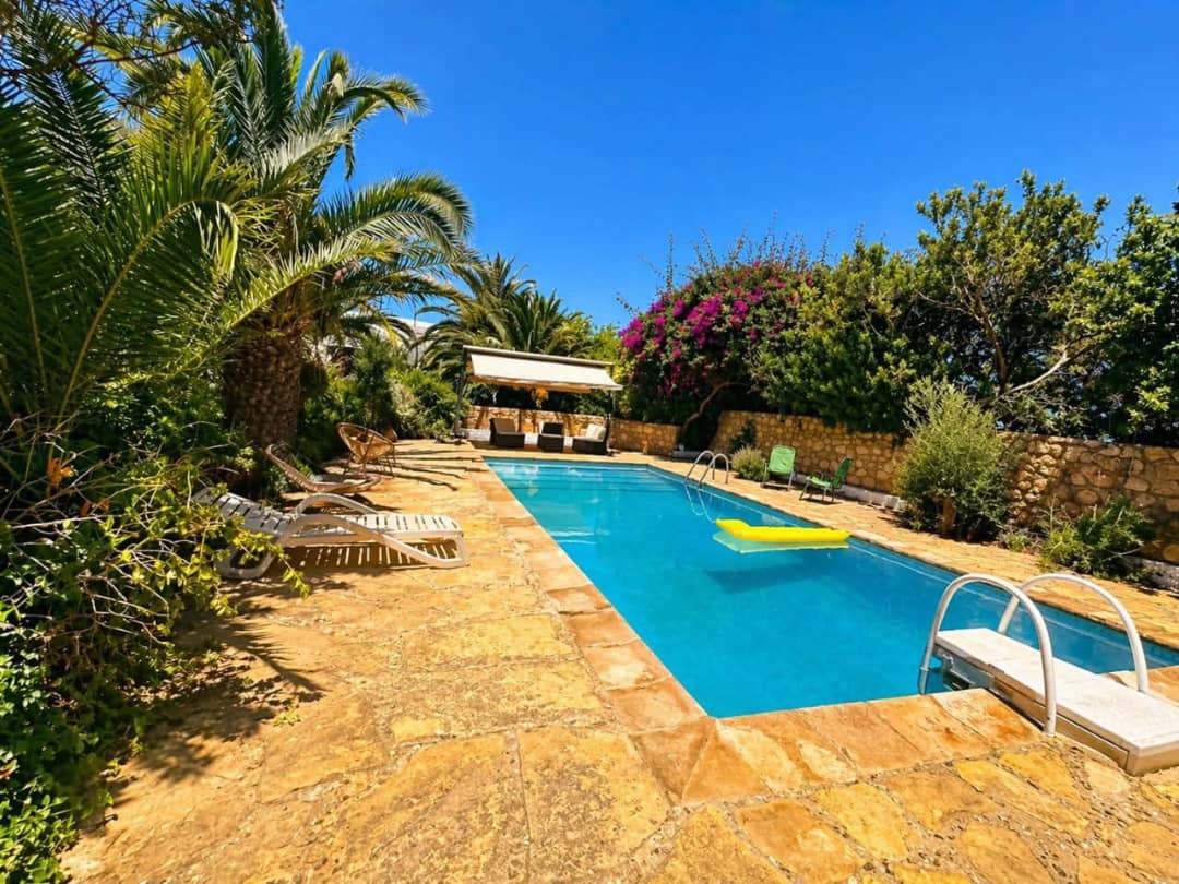 Villa de standing avec piscine et grand jardin à Ain El Turck – 1500 m² | Location courte durée