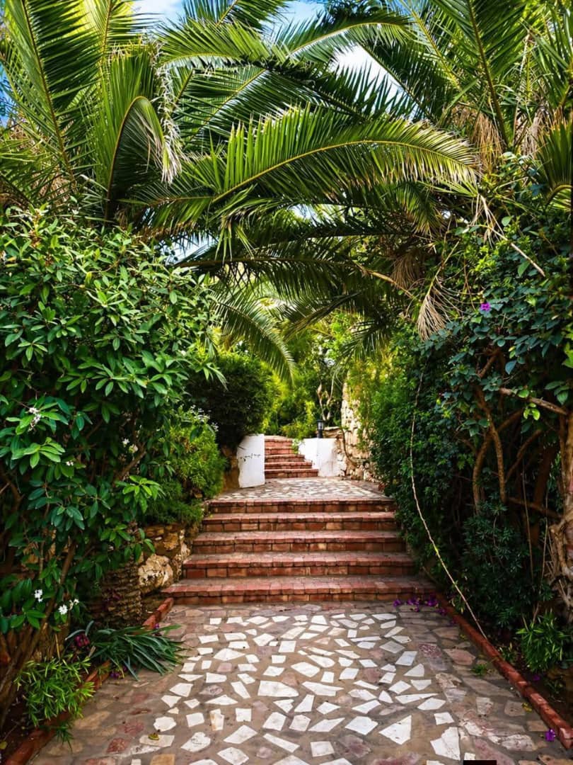 Villa de standing avec piscine et grand jardin à Ain El Turck – 1500 m² | Location courte durée